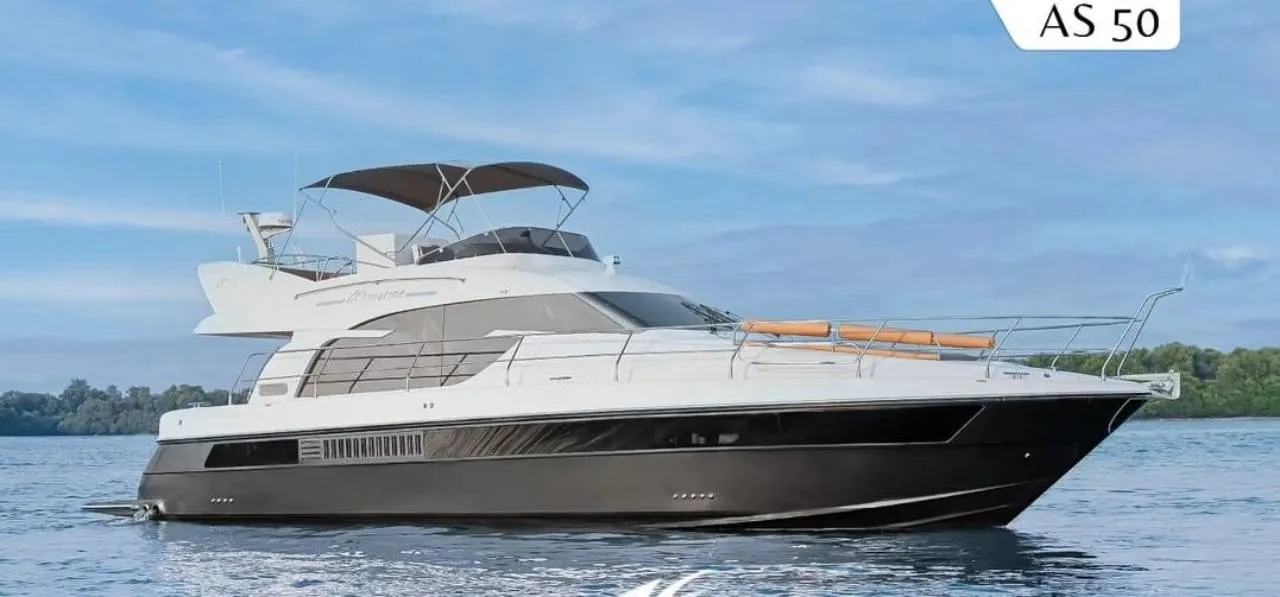 Luxury Integrity 70 Yacht Charter in Dubai
